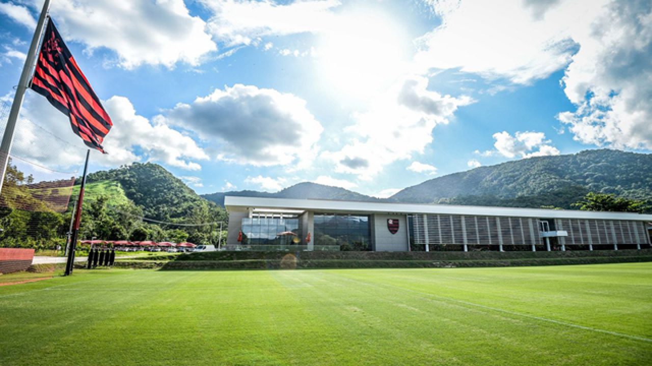 URGENTE! EMPRESÁRIO DE CRAQUE DO TIME SE REÚNE COM FLAMENGO PARA TRATAR RENOVAÇÃO